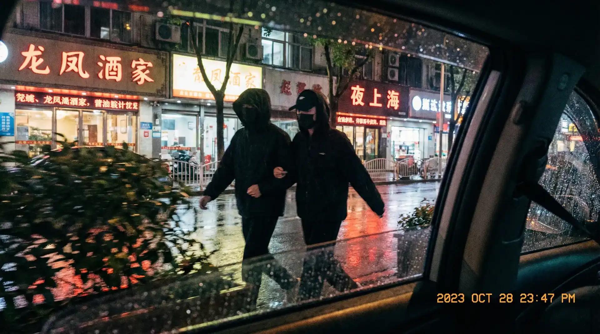 变成黑皮肤和朋友做了无删7 - 顶流明星深夜密会现场抓拍照片